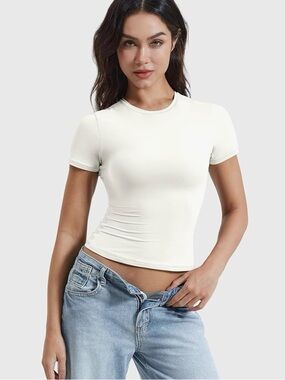 White Scoop Neck Women's Short Sleeve Top Spandex and Polyester size small